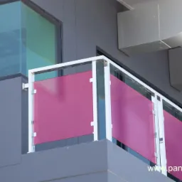 Zdecydowane kolory w architekturze industrialnej.