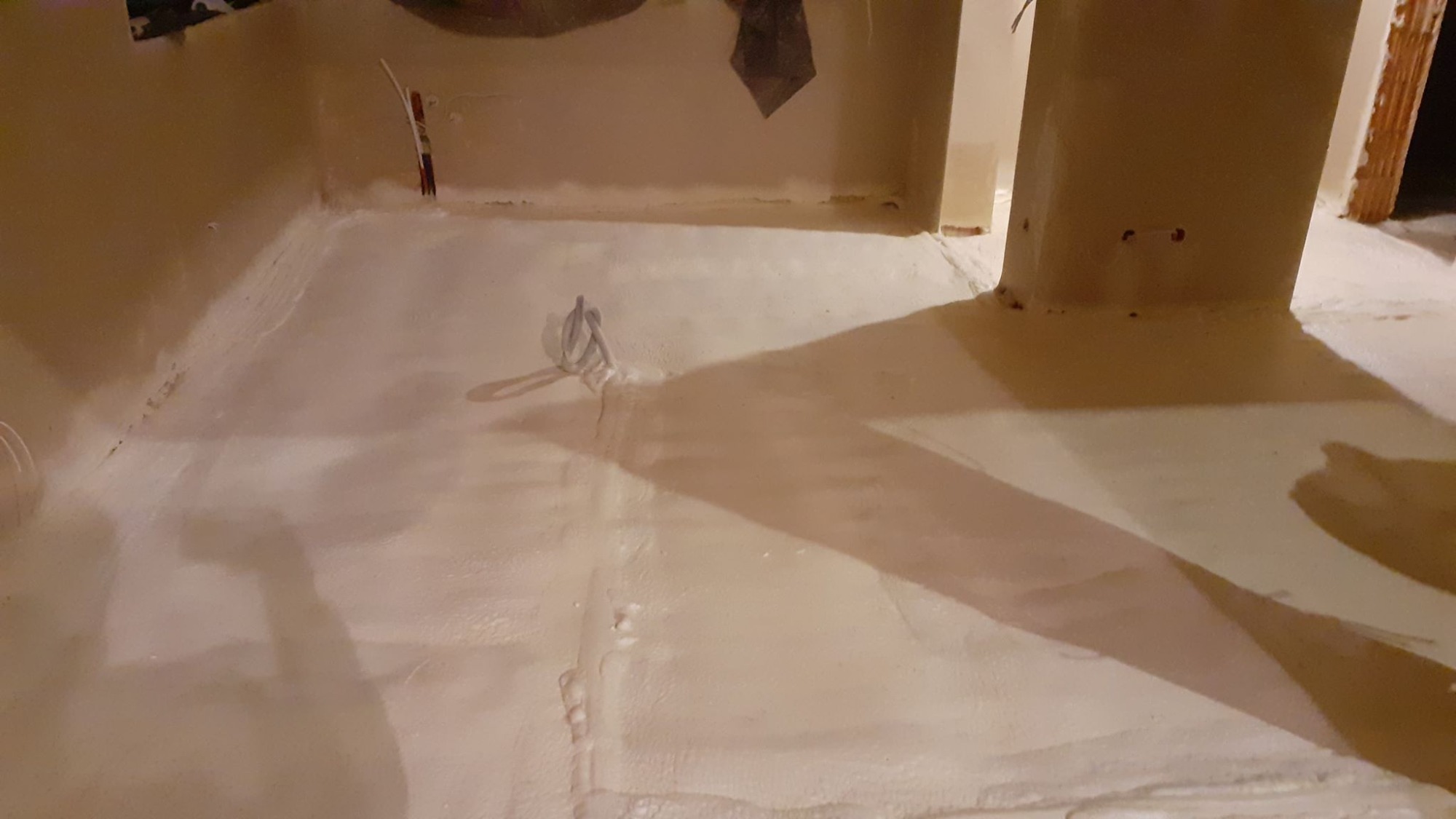 Ocieplenie posadzki pianą zamkniętkomórkową