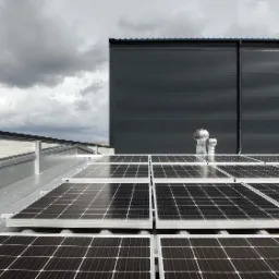 instalacja Premium-moduły mono Aleo plus falowniki Fronius-duża instalacja na gdańskiej Firmie