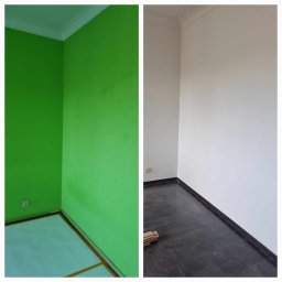 KLAM-BUD PAINT - Porównanie narożnika pokoju przed i po: ściana pomalowana na jaskrawy zielony kolor oraz podłoga zabezpieczona folią malarską kontra ściana w odcieniach bieli i ciemna podłoga z panelami.
