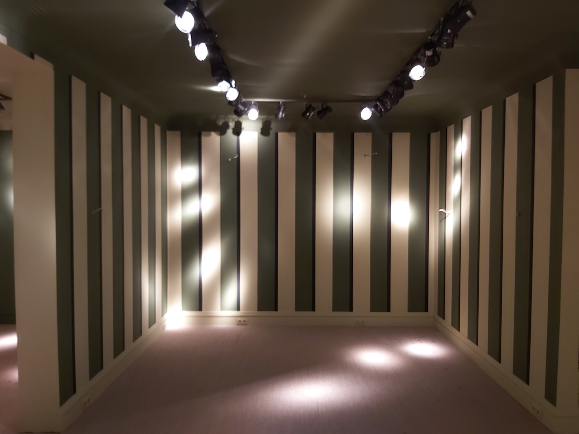 Malowanie pasków ozdobnych