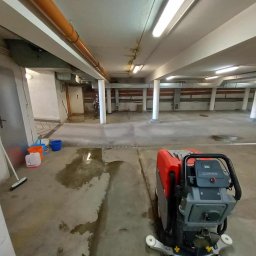 Kompleksowe mycie parkingów profesjonalnym sprzętem. 