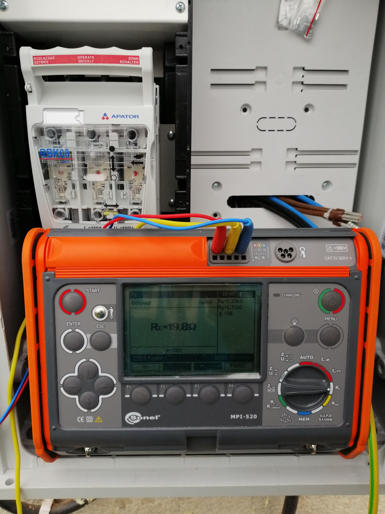 Realizacja pomiarów okresowych, odbiorowych i sprawdzających.