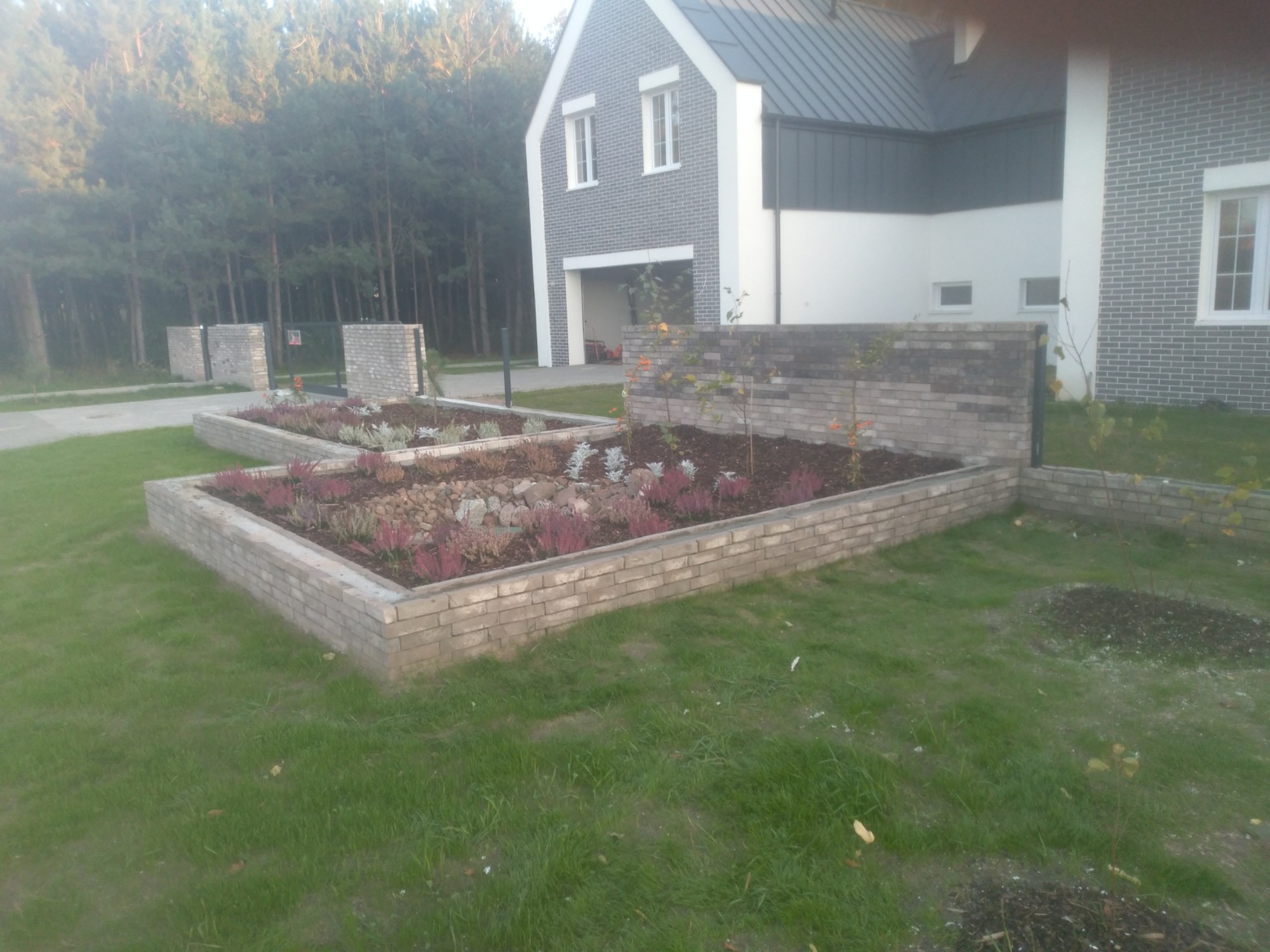 Budujemy Ogrodzenia i odnawiamy . Tak że i ogrody