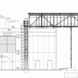 Rzut elewacji północnej budynku przemysłowego z estakadą kablową, skala 1:100, widoczne wymiary i oznaczenia techniczne.