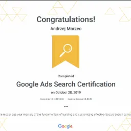 Certyfikat Google Ads Search Certification dla Andrzeja Marca, uzyskany 28 października 2019, z żółtą ikoną lupy na fladze.