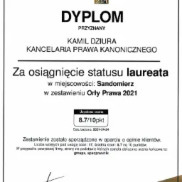 Dyplom 'Orły Prawa 2021' przyznany Kamilowi Dziurze, Kancelaria Prawa Kanonicznego, za osiągnięcie statusu laureata w Sandomierzu, z oceną 8.7/10 pkt, na podstawie opinii klientów.