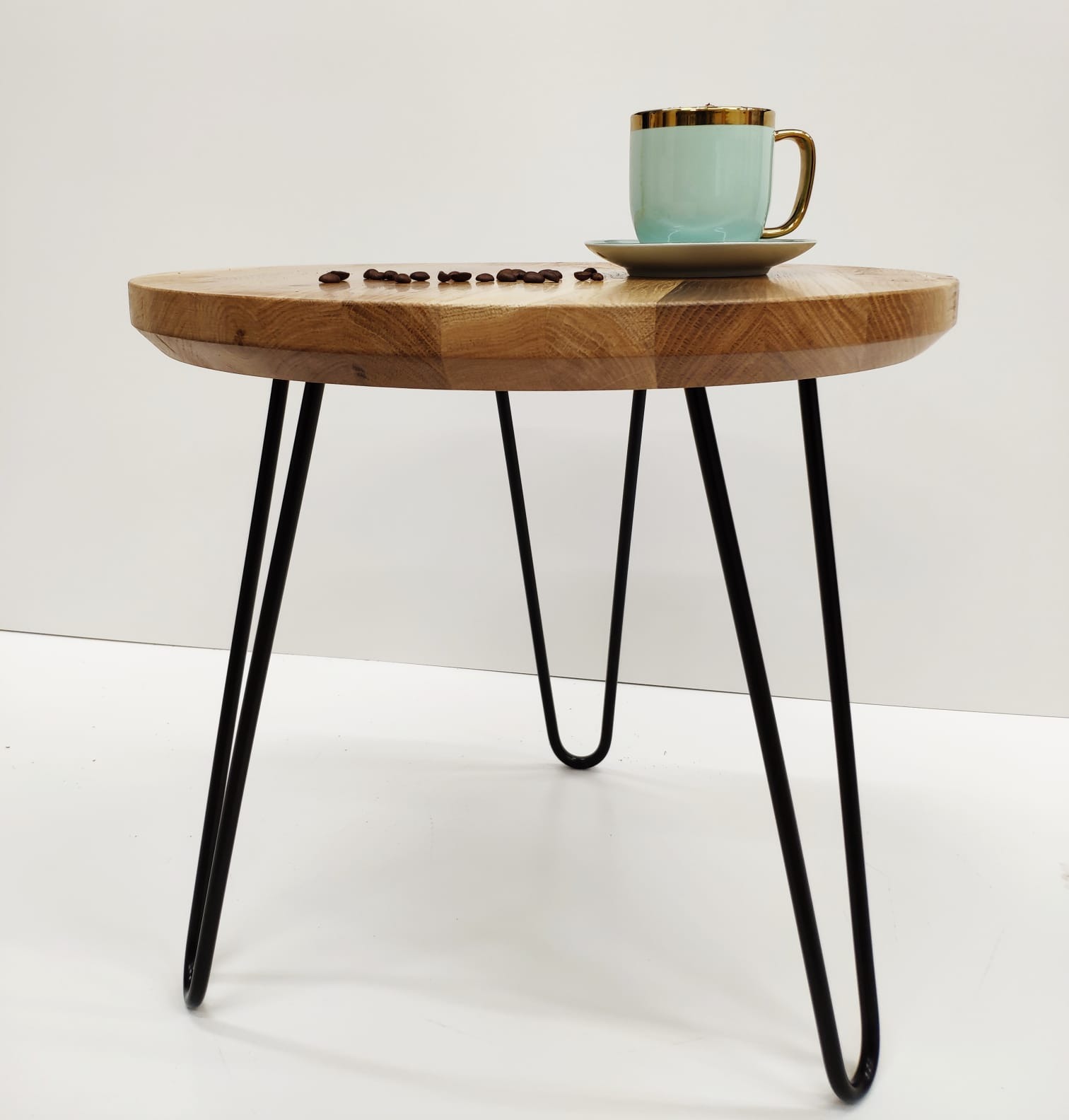 Wykonujemy również dębowe stoły, stoliki kawowe, hokery.