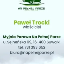 Wizytówka myjni parowej z zielonym logo samochodu i napisem 'Na Pełnej Parze' oraz danymi kontaktowymi: adres, telefon, e-mail.