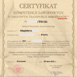 Certyfikat kompetencji zawodowych w drogowym transporcie rzeczy/osób wydany przez Instytut Transportu Samochodowego w Warszawie, z datą 09 lipca 2021 roku, zawierający podpis kierownika jednostki...
