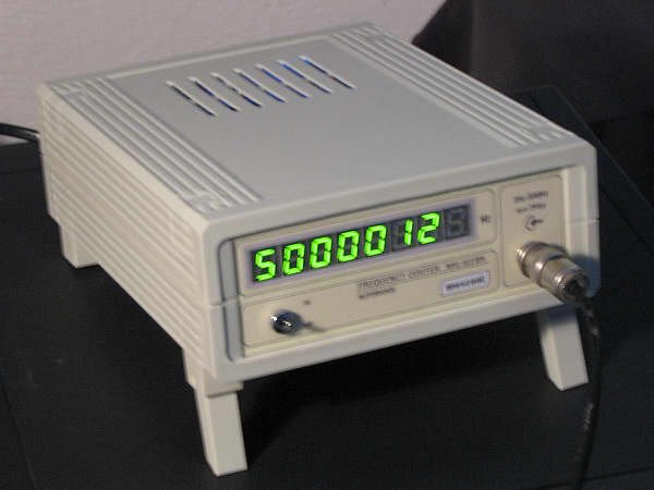 Cyfrowy miernik częstotliwości z serii multimetry warsztatowe.