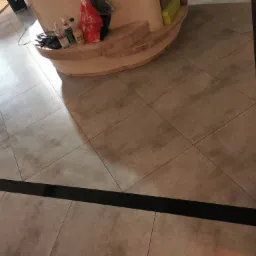 Gres 60/60 karo, dekor czarny połysk.