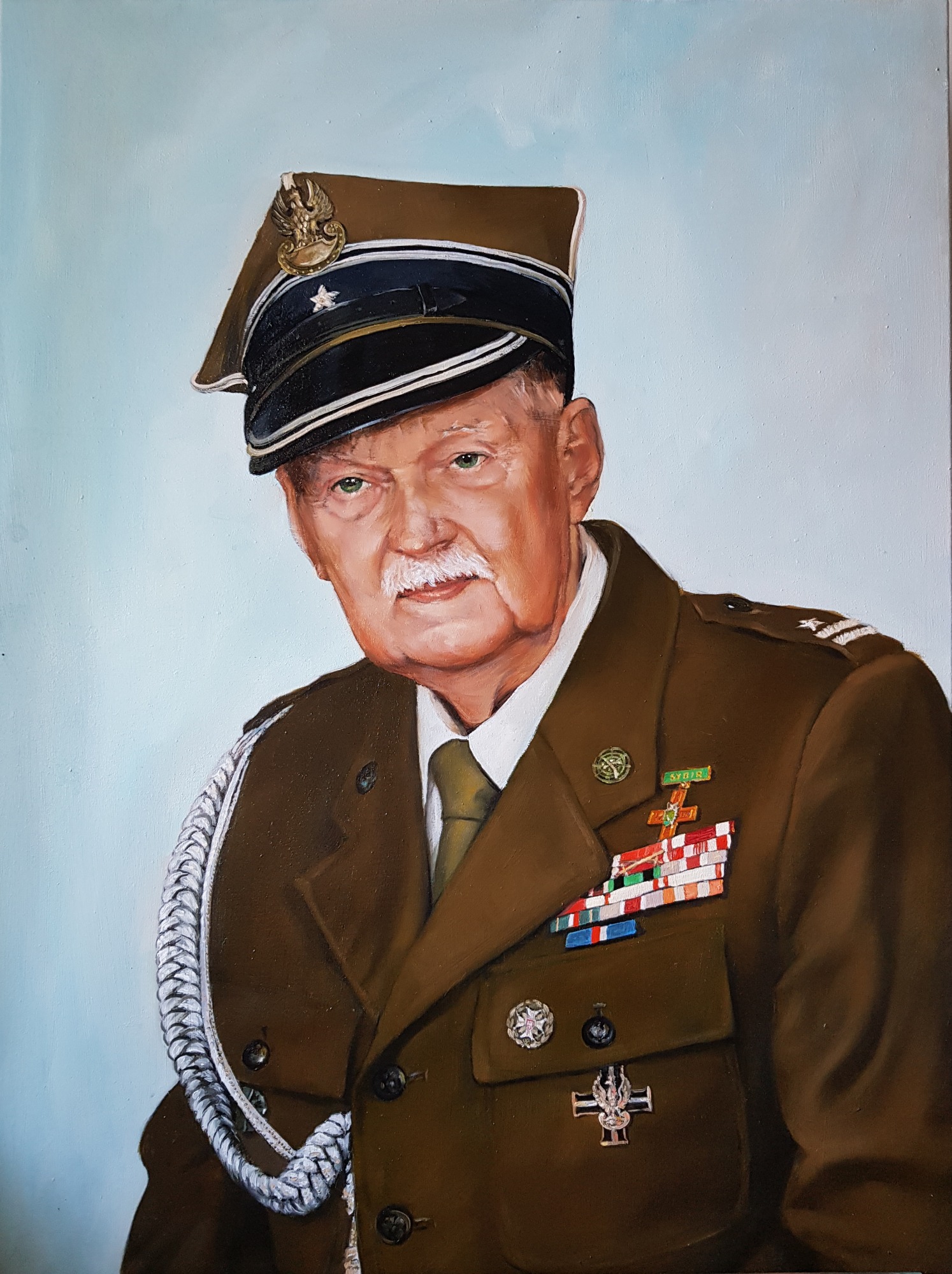 Portret olejny starszego mężczyzny w mundurze wojskowym z licznymi odznaczeniami i charakterystycznym nakryciem głowy.