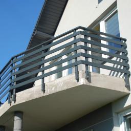 Balkon aluminiowy poręcz 30x60 słupki 40x40 wypełnienie 5x 80x20 kolor 7016 mat