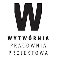 Czarne logo firmy 'Wytwórnia Pracownia Projektowa' na białym tle, prezentujące dużą literę 'W' nad nazwą firmy. Prosty, minimalistyczny design.