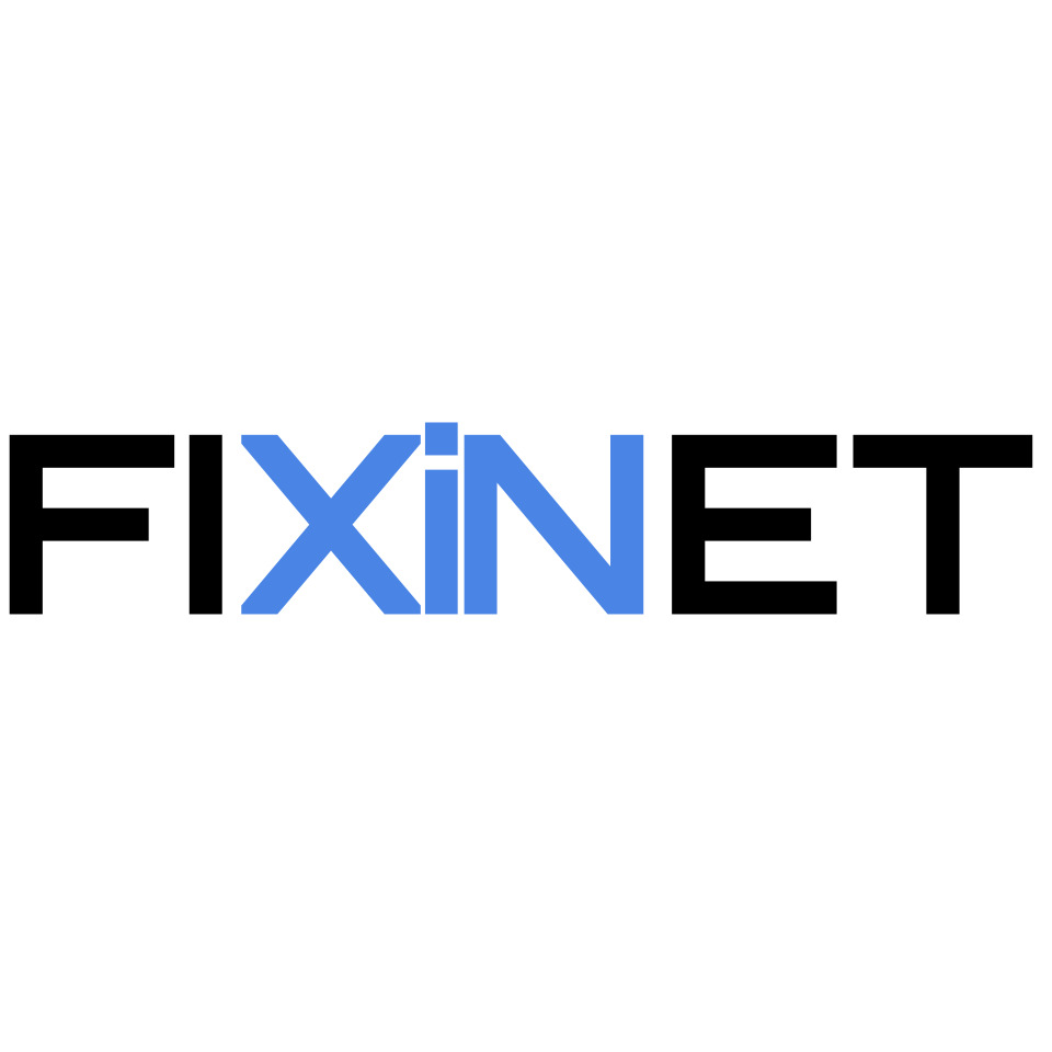 Logo firmy FIXiNET: czarne litery FI, niebieskie XiN, czarne ET, białe tło.