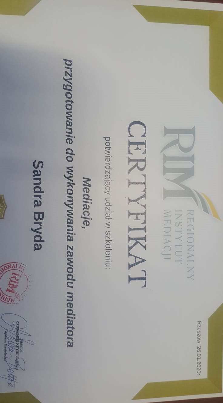 Skan certyfikatu ukończenia szkolenia z mediacji, wydany przez Regionalny Instytut Mediacji dla Sandry Brydy, z datą 26.01.2020, podpisany przez dyrektora Instytutu.