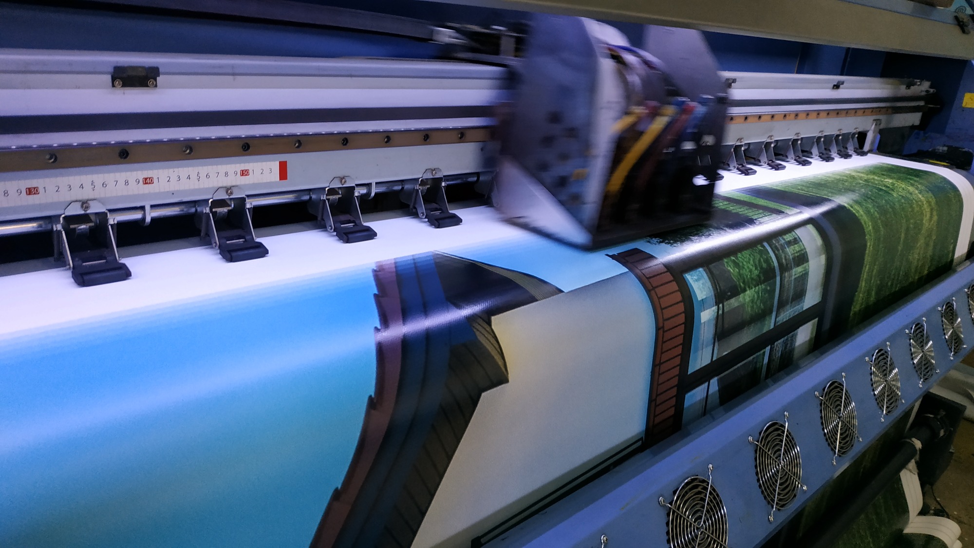 Druk na ploterze solwentowym o szerokości 3,2m