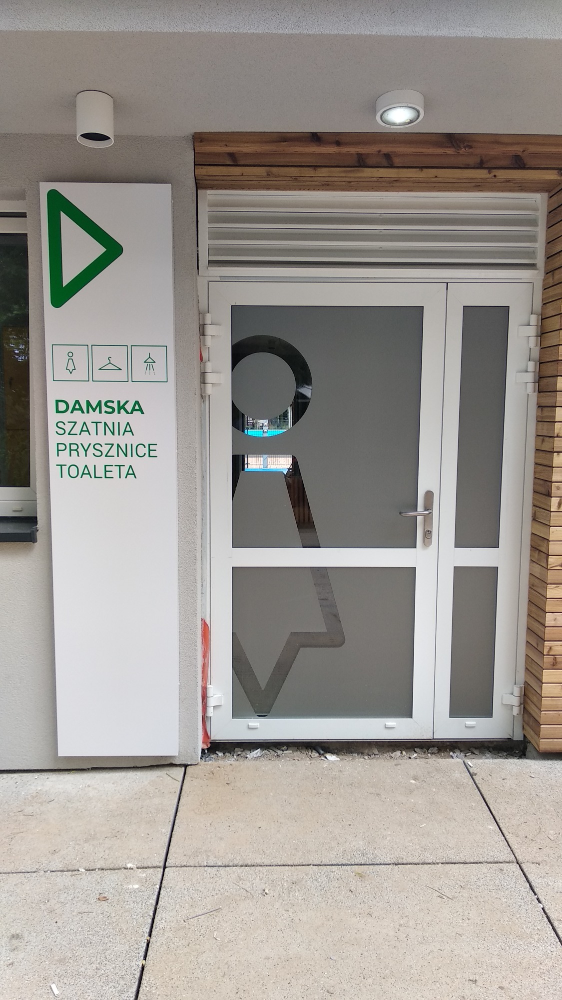 Oklejanie szyb i szyldy