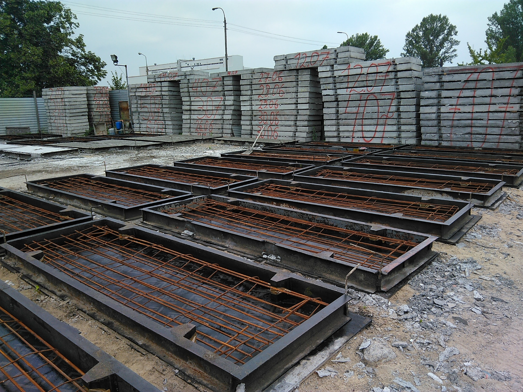 Oferujemy sprzedaż i wynajem i transport z ułożeniem płyt drogowych typu MON