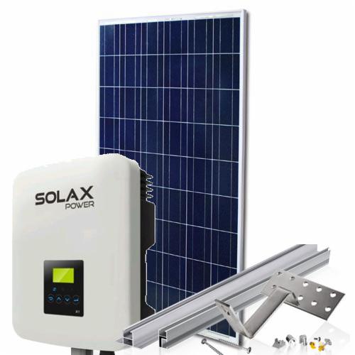 Panel fotowoltaiczny, inwerter Solax Power i elementy montażowe na białym tle.