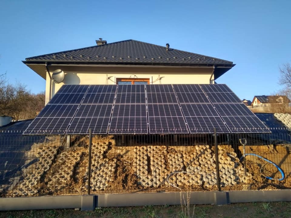 3,84 kw na przydomowej skarpie