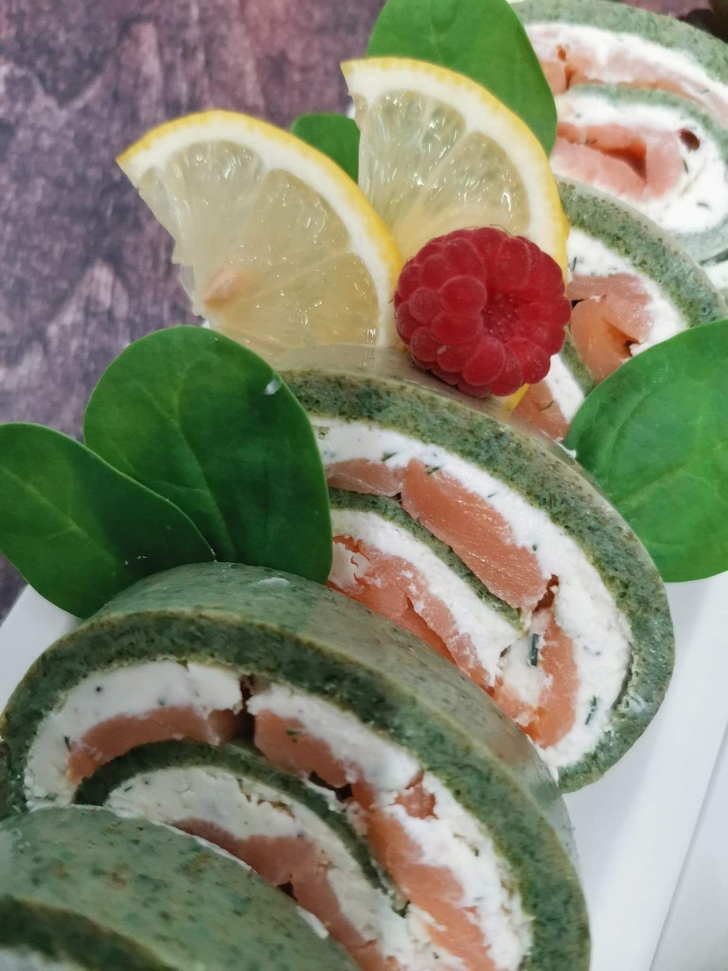 Rolada szpinakowa z łososiem