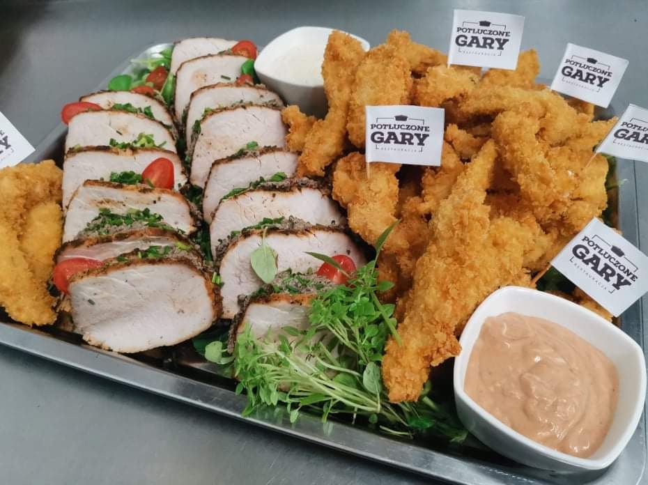 Kieszonki schabowe z pastą pieczarkową Kurczak w panko , zimne sosy