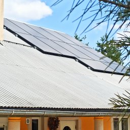 Panele fotowoltaiczne JA Solar, dach trapezowy.