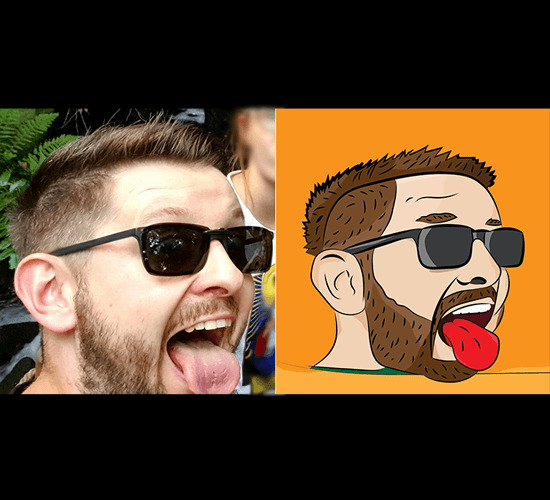 Zdjęcie portretowe mężczyzny w okularach przeciwsłonecznych z wyciągniętym językiem, zestawione z jego cyfrową ilustracją w stylu kreskówkowym na pomarańczowym tle.