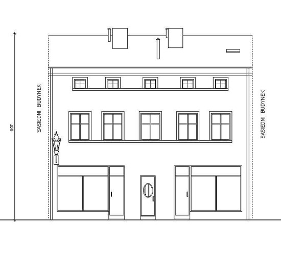 Techniczny rysunek elewacji budynku trzypiętrowego z oknami, drzwiami i lampą uliczną, z wymiarami i oznaczeniami sąsiednich budynków.