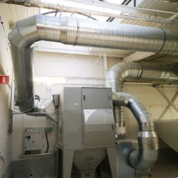 Instalacja odpylająca w stoczni jachtowej.