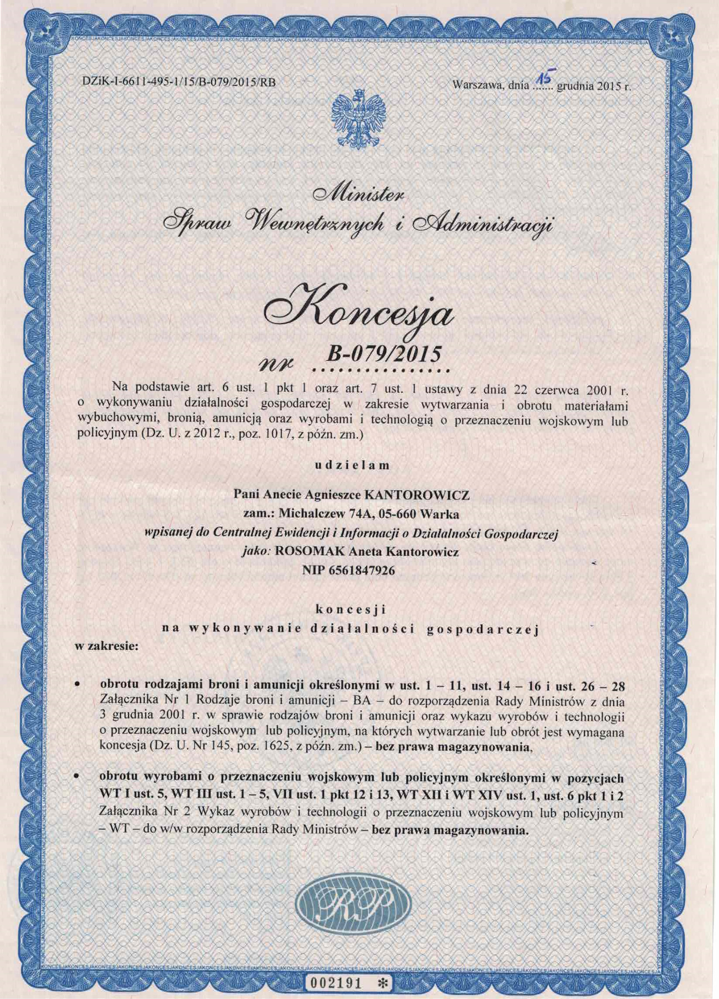 Skan dokumentu koncesji na obrót bronią i amunicją, wydanej przez Ministra Spraw Wewnętrznych i Administracji w grudniu 2015 roku, z ozdobnym obramowaniem.