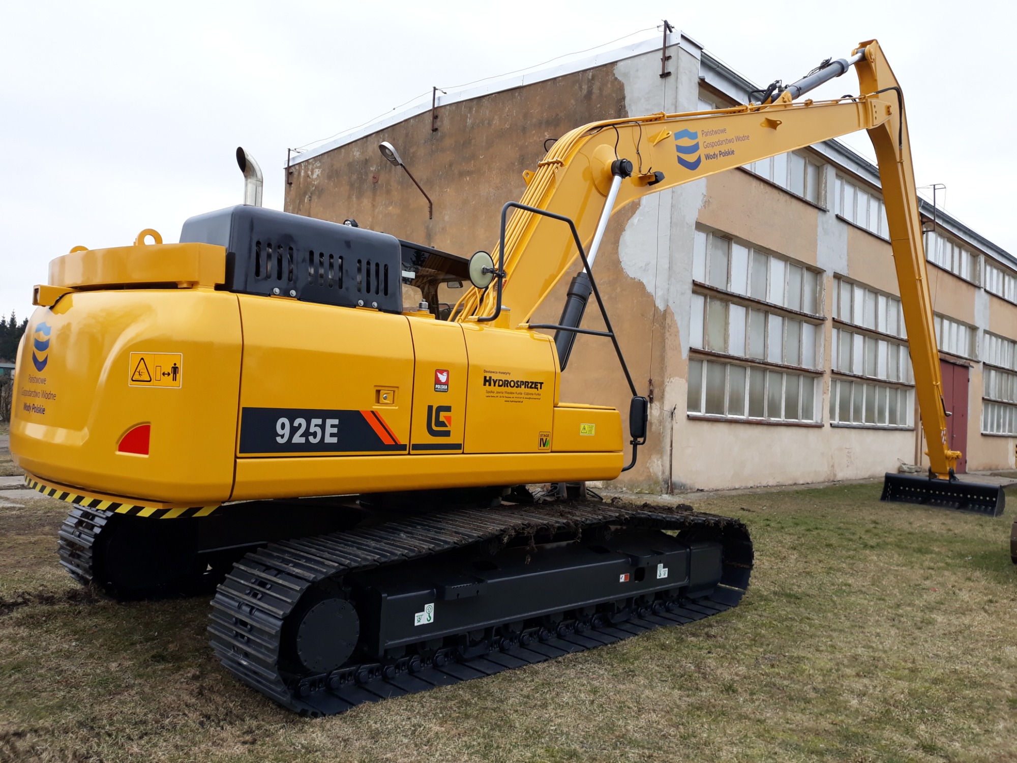 Koparka Gąsienicowa LiuGong 925E z długim wysięgiem.