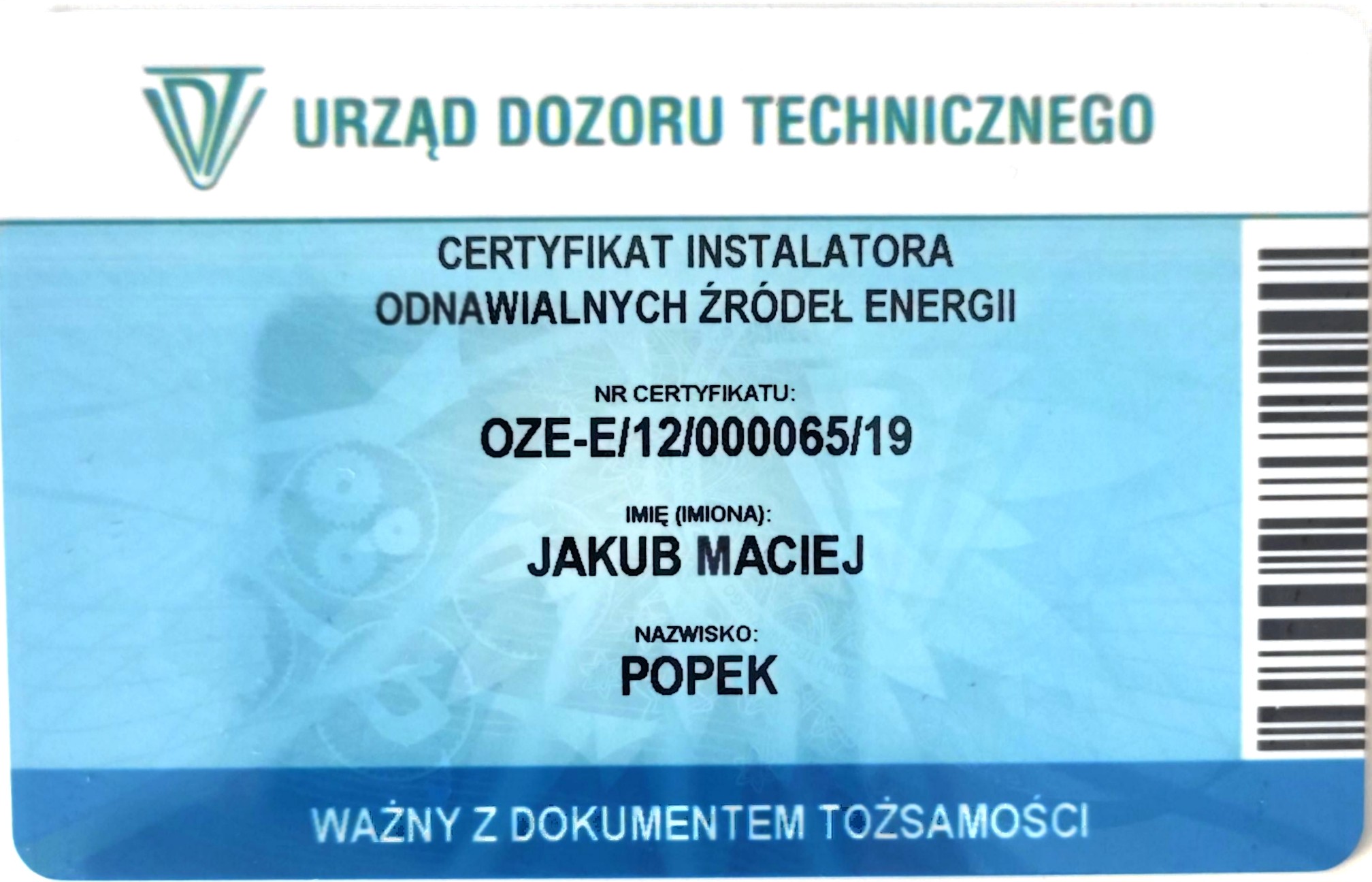 Skan certyfikatu instalatora odnawialnych źródeł energii wydanego przez Urząd Dozoru Technicznego, z numerem OZE-E/12/000065/19 na imię i nazwisko Jakub Maciej Popek. Certyfikat jest ważny...