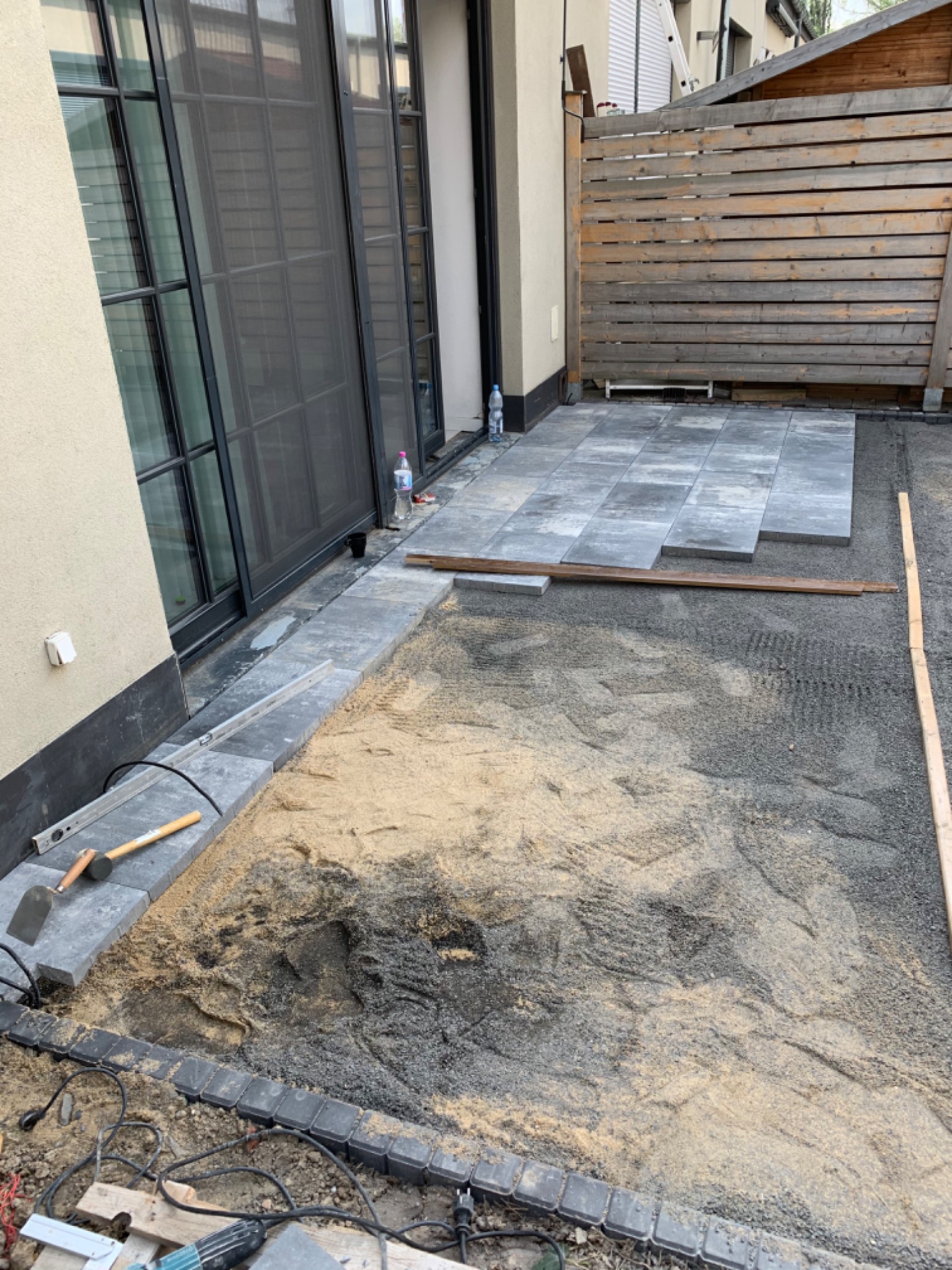 Betonowe płyty tarasowe na podbudowie bazaltowej