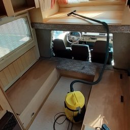 Aqua AS - Sprzątanie wnętrza Kampera. Pranie foteli, kpl. materacy i obić. Czyszczenie plastików i szyb.