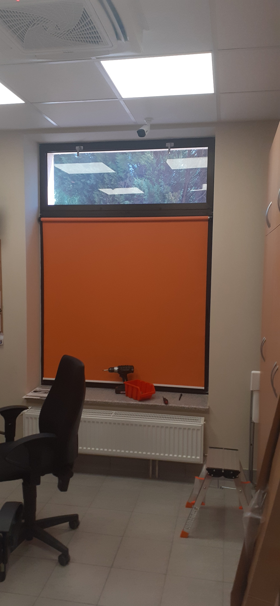 Drobne zlecenie montażu rolety zaciemniającej w Aptece