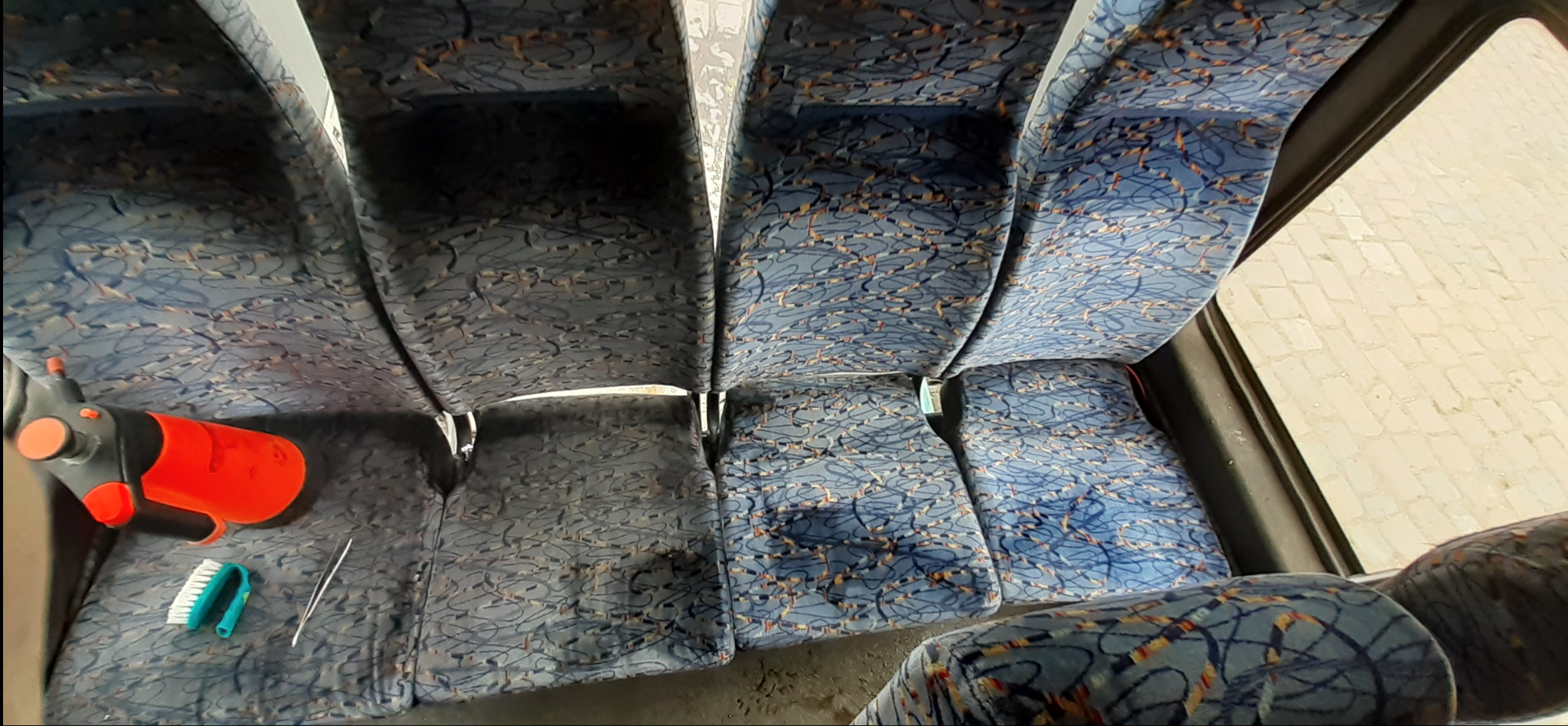 Pranie foteli w autobusie