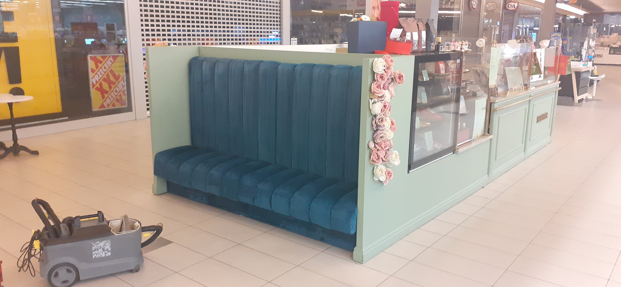 Zlecenie dla cukierni - odświeżenie kanapy dla klientów galerii