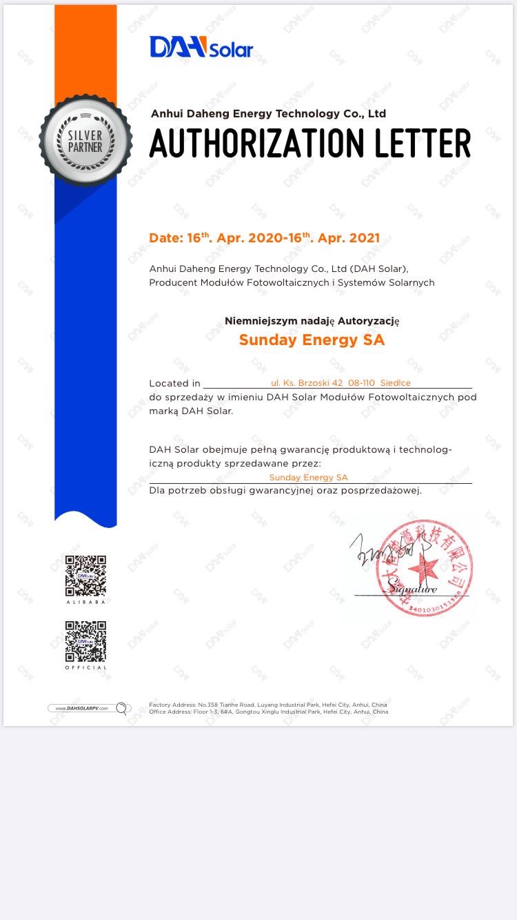 Skan autoryzacji firmy DAH Solar dla Sunday Energy SA na sprzedaż modułów fotowoltaicznych, z datami ważności 2020-2021, pieczęcią i kodami QR.