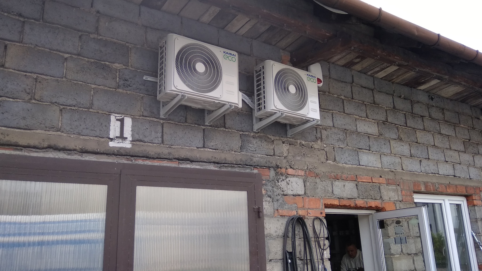 Montaż klimatyzacji KAISAI - budynek magazynowy