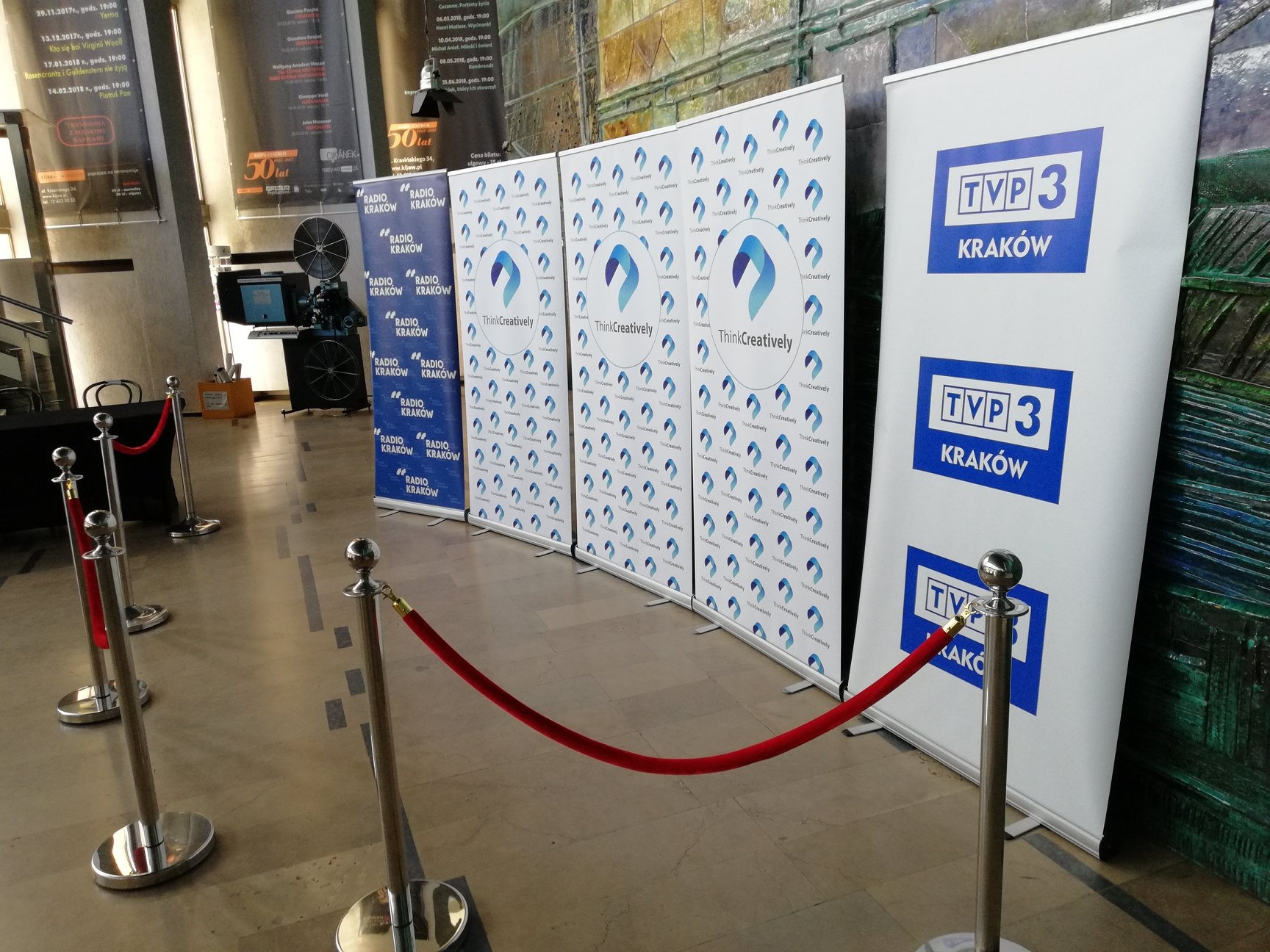 Realizacja rollup'ów (3 w środku), które nie zawijają się na bokach