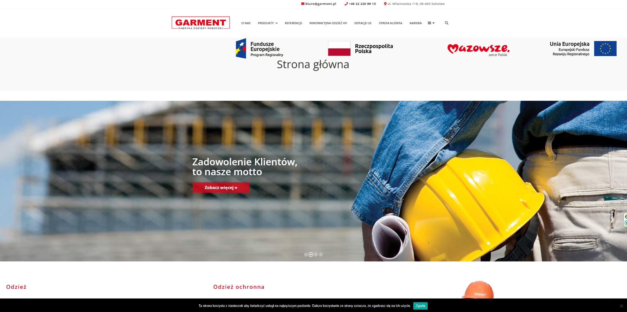Strona firmy odzieżowej: kask budowlany i zwój dokumentów na tle placu budowy. Ubranie robocze w tle. Hasło: Zadowolenie klientów, to nasze motto.