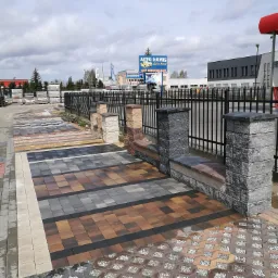 Ogród wystawienniczy i plac sprzedaży produktów firmy GOLD BRUK w Gnieźnie.