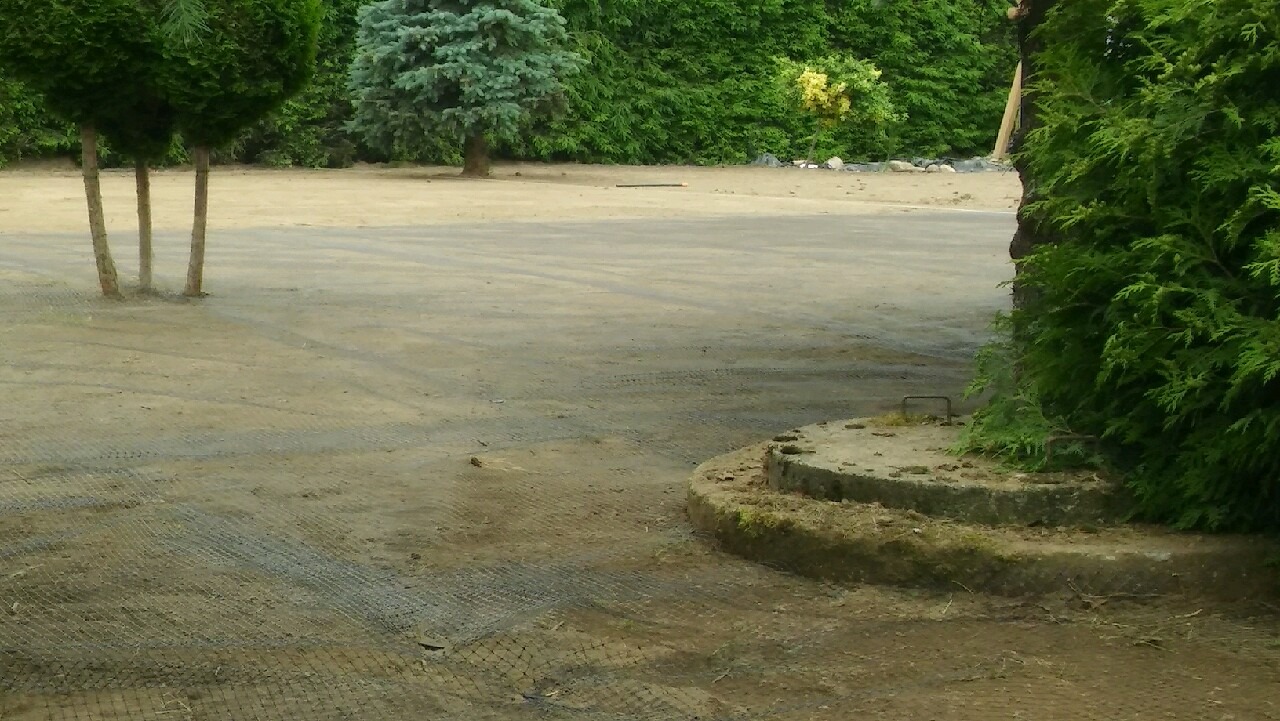 Przygotowany teren pod trawę z rolki