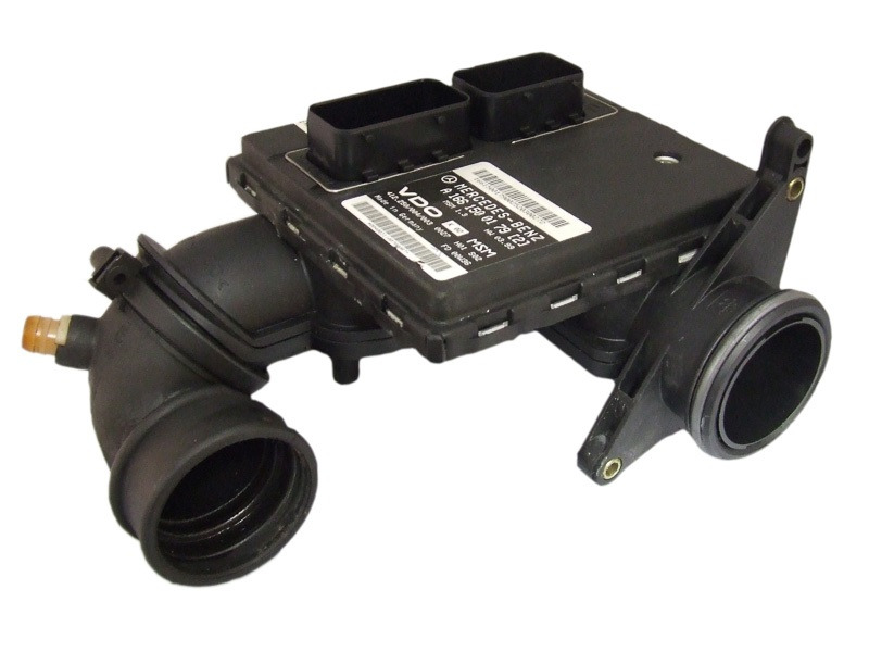 Czarny moduł sterujący silnika Mercedes-Benz VDO z dwoma złączami, widoczną etykietą z numerem A 166 150 01 79 (2) i gumowymi przewodami powietrznymi, na białym tle.