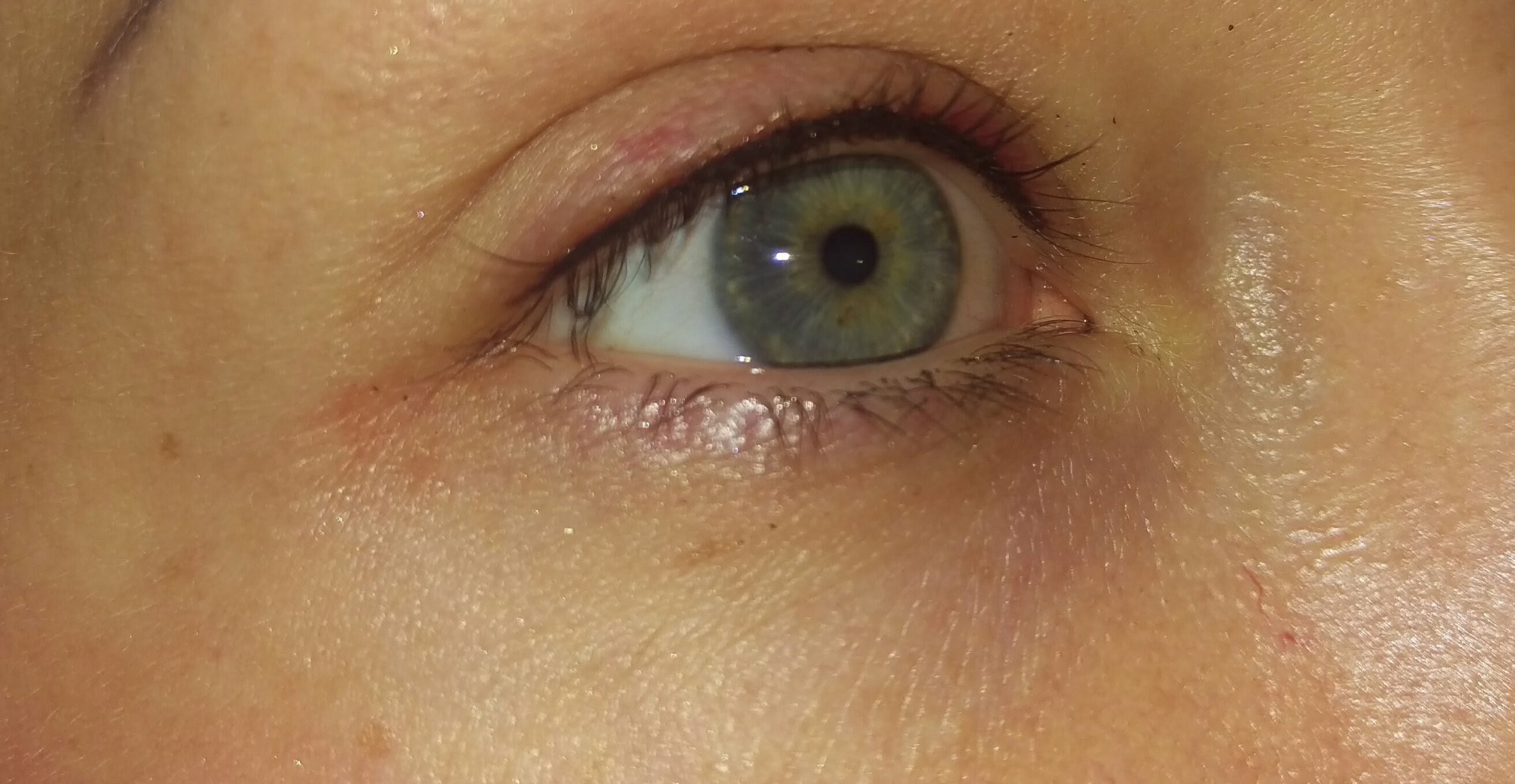 Makijaż permanentny delikatna kreska