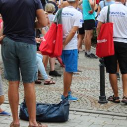 uczestnicy półmaratonu wałbrzyskiego z naszymi torbami (czerwone:)