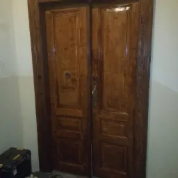 Odrestaurowane drzwi z 1952 roku